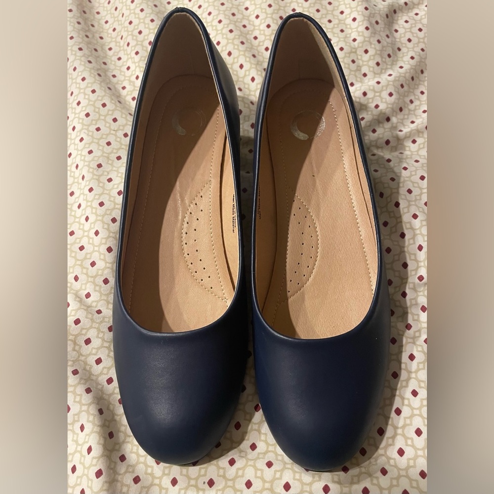 Women’s Low Heel Navy Pumps
